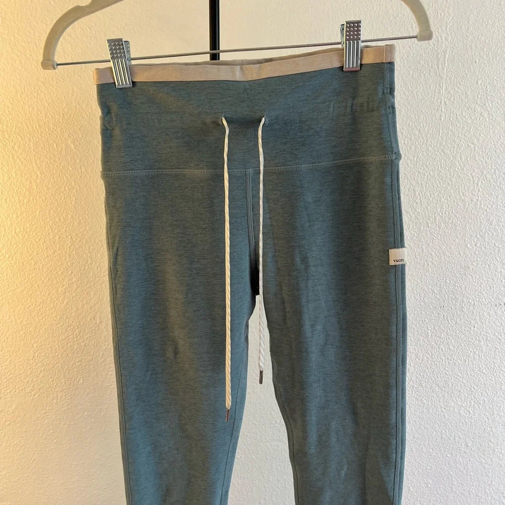 Vuori Blue Women's Workout Top and Leggings - Workout Set Size Small - Picture 13 of 16